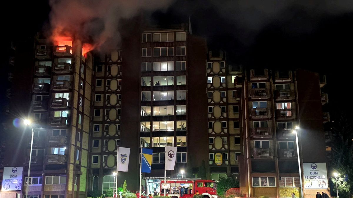 Při požáru v domově seniorů zahynulo v Bosně deset lidí